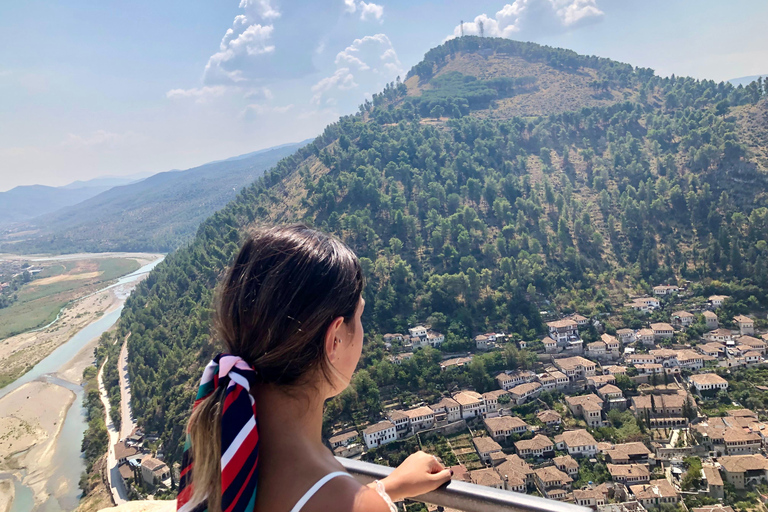 Excursion d'une journée à Berat et au lac Belsh depuis TiranaExcursion d'une journée à Berta et Belsh comme à Tirana