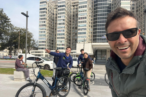 Montevideo: Guided walks on electric bicycles