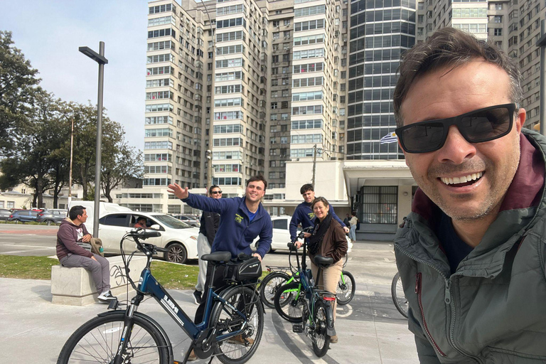 Montevideo: Guided walks on electric bicycles