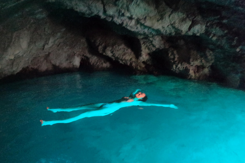 دوبروفنيك: جولة بالقارب الخاص في الكهوف الزرقاء والخضراء مع المشروباتجولات المجموعات الصغيرة