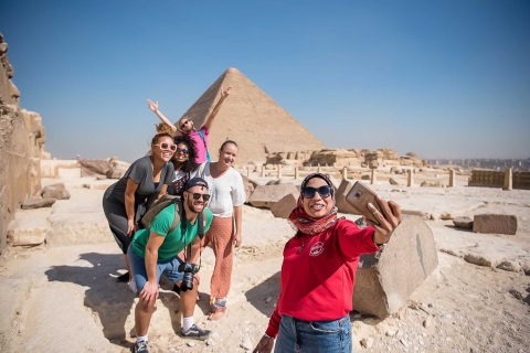 Hurghada : Le Caire et les pyramides de Gizeh, le musée et l'excursion en bateau sur le NilLe Caire et Gizeh avec déjeuner et excursion en bateau sur le Nil