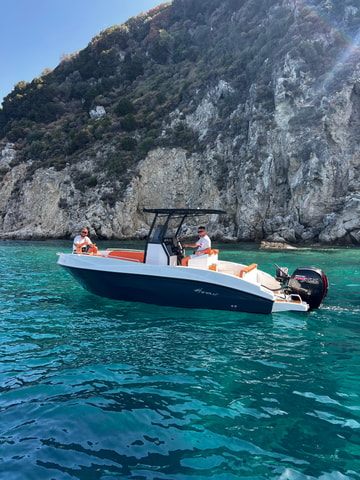 Zakynthos: Private Boat Tour with Skipper & Snorkeling