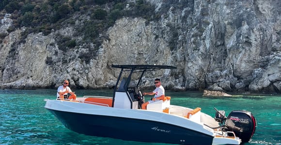 Zakynthos: Private Boat Tour with Skipper & Snorkeling