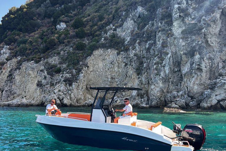 Zakynthos: Private Boat Tour with Skipper & Snorkeling