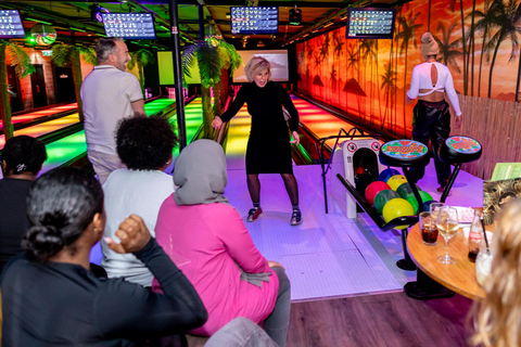 Amsterdam: 1-uur LED Bowling Experience bij Aloha AmsterdamAmsterdam: 1 uur lang LED-bowlingervaring