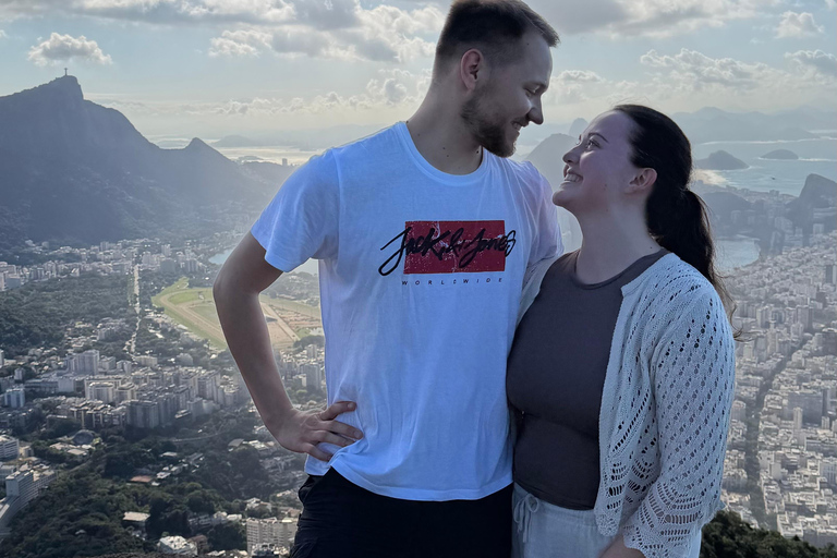 Two Brothers Hill (Morro Dois Irmaos) Hike + Snack with Cria Guide Hiking tour on Two Brothers Hill (Morro Dois Irmãos) + breakfast with local guide
