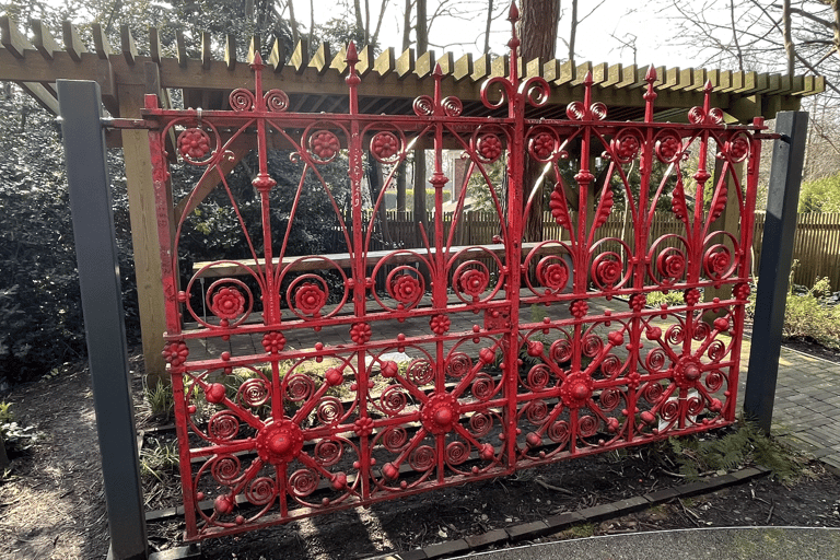 Liverpool: Beatles and History Walking Tour in Woolton