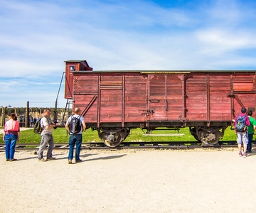From Krakow: Auschwitz-Birkenau Tour with Transportation
