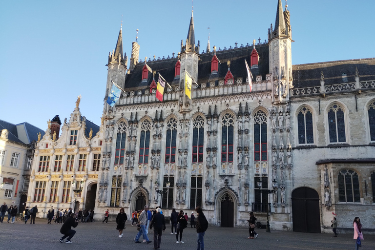 Tour a pie en grupo reducido por Brujas - La ciudad y más allá