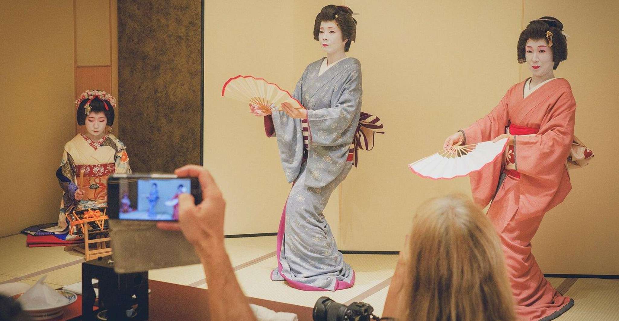 Asakusa: Geisha Performance and Tea House Experience photo 12