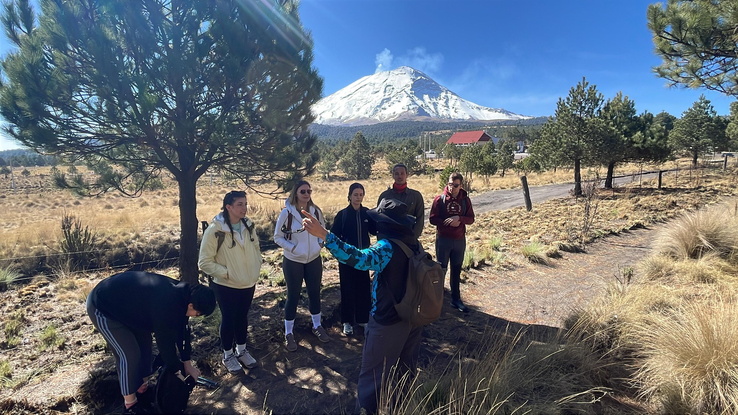 Puebla: Wanderung zu den beeindruckenden Vulkanen Izta-Popo, Transport und Mittagessen.