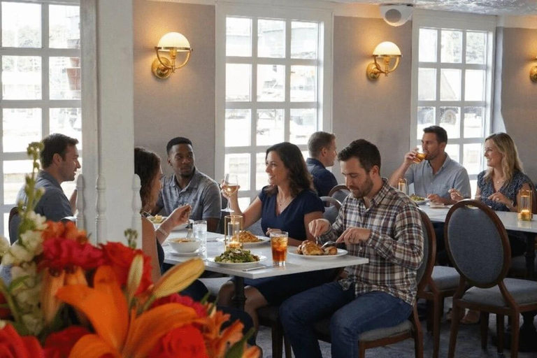 Nashville: Riverboat Dinner Cruise with Music