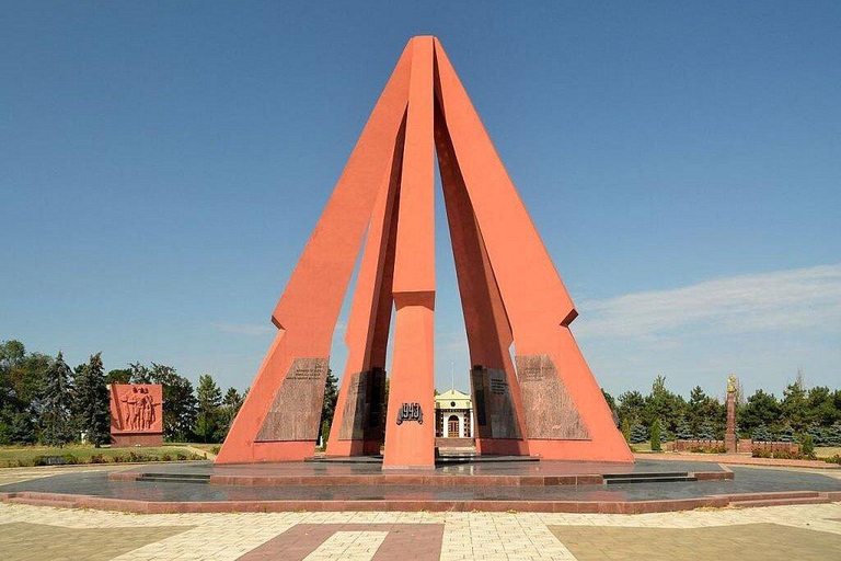 Chișinău: Private Soviet City Tour by Vintage Lada