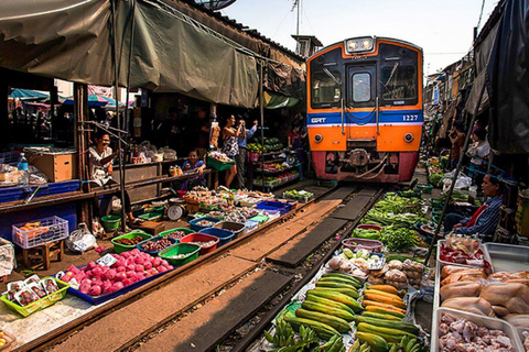 Bangkok: Maeklong Railway Market and Damnoen Saduak Tour