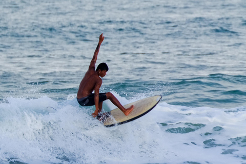 Da Nang: Surfing Lesson with Pro Athlete Coach