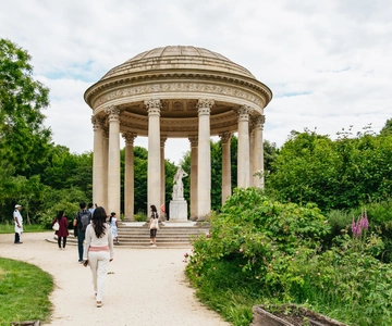 Versailles: Palace, Gardens & Marie Antoinette’s Estate Tour