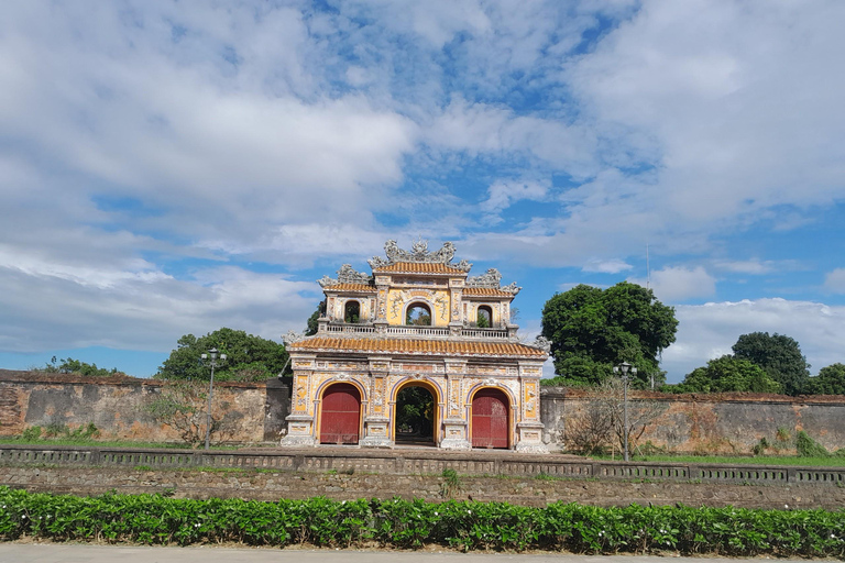 Chan May Port: Private Transfer to Hue with 3 Attractions