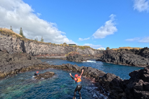 Azores Coasteering – Caloura l S. MiguelAzoren Coasteering – Caloura l S. Miguel