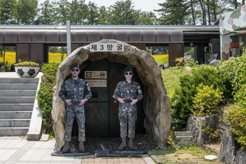 DMZ (3e tunnel)+Suspension Bridge Privétour met gids[Privétour] DMZ+Eunpyeong dorp+Jinkwansa Tempel