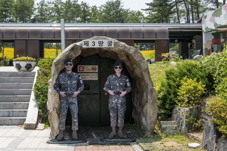 DMZ (3e tunnel)+Suspension Bridge Privétour met gids[Privétour] DMZ+Eunpyeong dorp+Jinkwansa Tempel