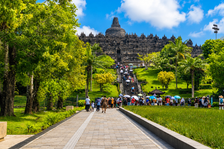 Yogyakarta: Borobudur, Prambanan & Gudeg Experience Shared temple tourwith hotel pickup exclude tiket