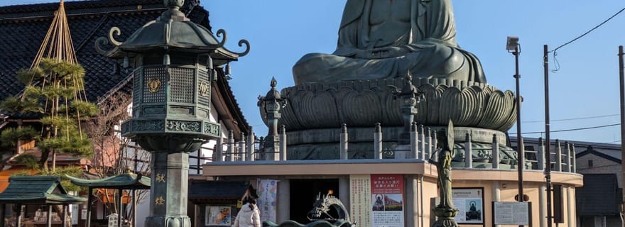 Depuis Kanazawa : Takaoka, l'expérience du travail des métaux et la baie de Toyama