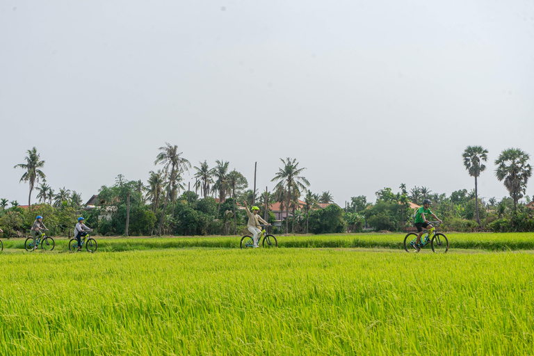 Siem Reap: Countryside Bike Tour & Evening Foodie Full-Day Haft Day: Evening Food Tour