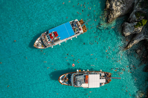 Ab Korfu: Bootsfahrt Paxos, Andipaxos und Blaue GrottenAbfahrt am Hafen in Korfu (Stadt)