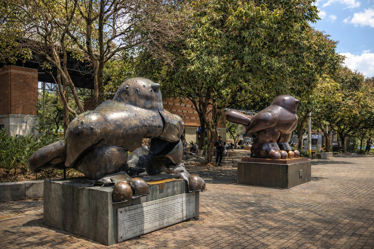 Medellín: Escobar, Colombian Conflict & Transformation