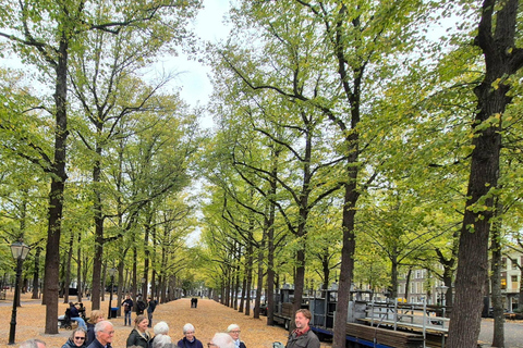 The Hague & Delft: Art, Royals & Delft Blue Private Day Tour Italian speaking guide.