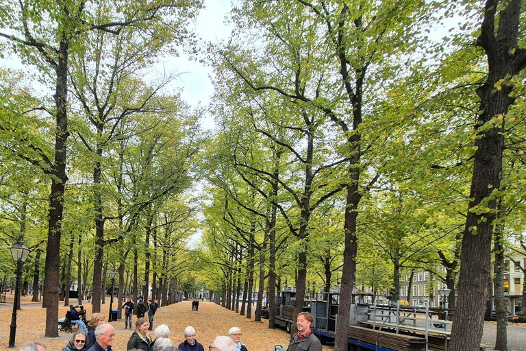 The Hague & Delft: Art, Royals & Delft Blue Private Day Tour Italian speaking guide.