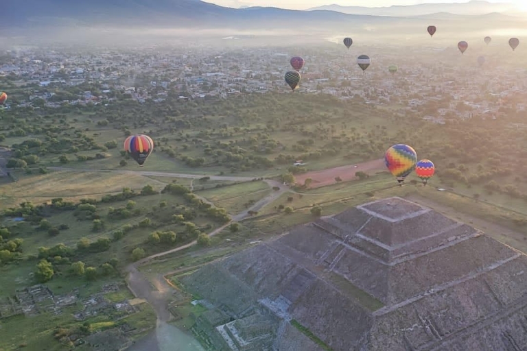 Teotihuacan: Ballonvaart met ontbijt in een natuurlijke grotBallonvaart, Ontbijt in een natuurlijke grot, vervoer