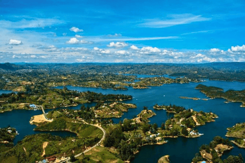 Medellin: Guatape und El Penol Rock Tagestour mit Bootsfahrt