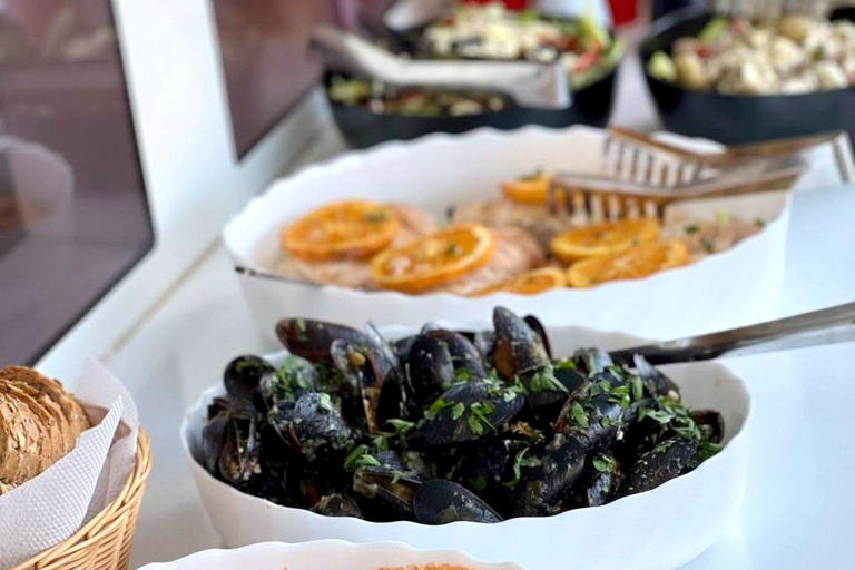 Hersonissos: Luxury Catamaran Cruise to Dia - Lunch & Drinks Catamaran Trip to Dia with Transfer from Hersonissos & Malia