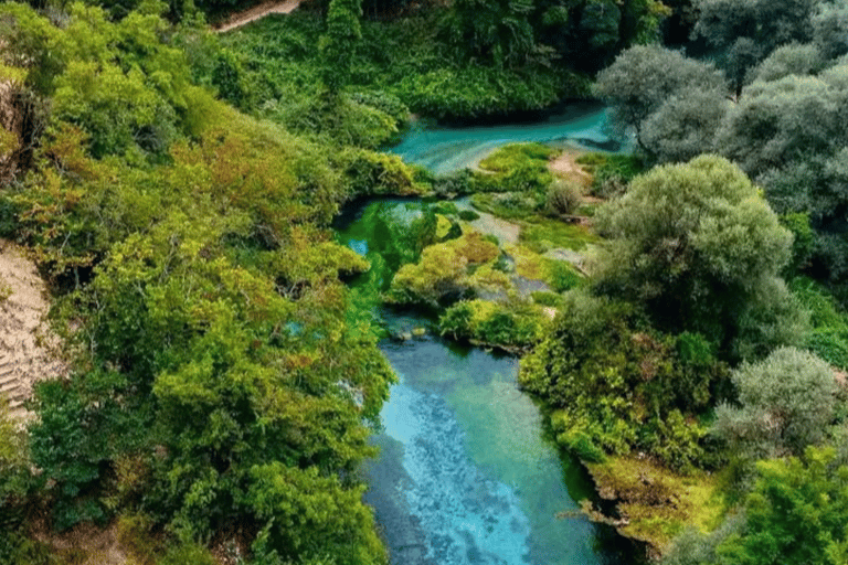 Z Tirany: Gjirokastër UNESCO i Blue Eye – wycieczka 1-dniowa z przewodnikiemZ Tirany: Gjirokastër UNESCO i Blue Eye wycieczka 1-dniowa z przewodnikiem