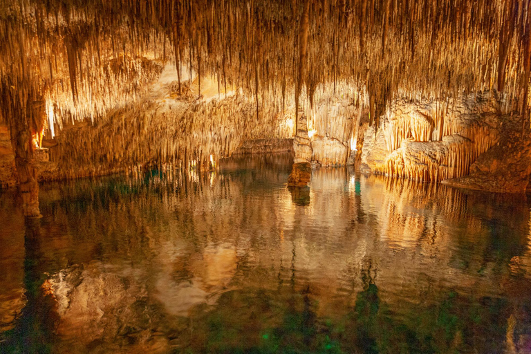 Mallorca: Private tour - Caves, Beaches and Wines