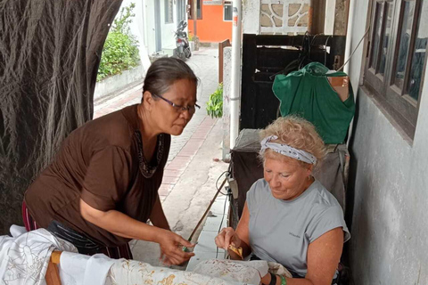 Yogyakarta: wandeltour met gids naar het paleis van de sultan en TamansariYogyakarta: begeleide wandeltour naar het paleis van de sultan en Tamansari