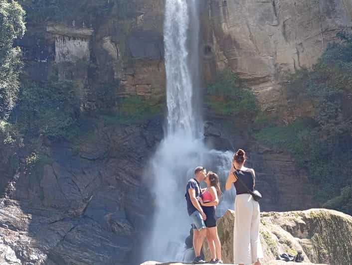 Kandy: Ambuluwawa Tower, Ramboda Falls & Tea Tuk-Tuk Tour