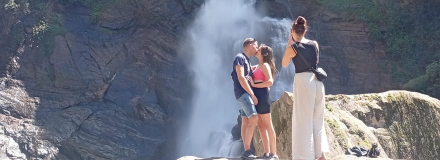 Kandy : tour Ambuluwawa, chutes de Ramboda et fabrique de thé