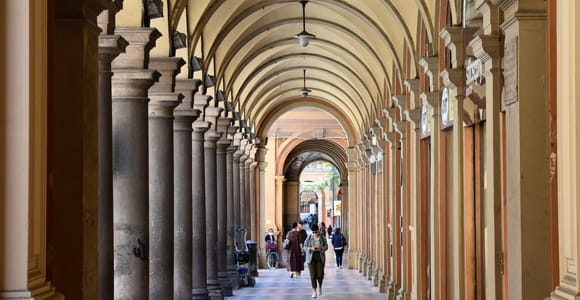 Classic and Hidden Bologna: Guided Tour with Visit to the Archiginnasio