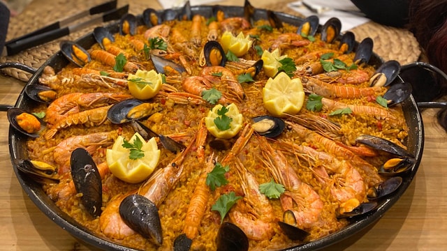 Barcelona: Seafood Paella Cooking Class & Boqueria market