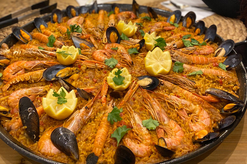 Barcelona: Clase de cocina de paella de marisco y mercado de la Boquería