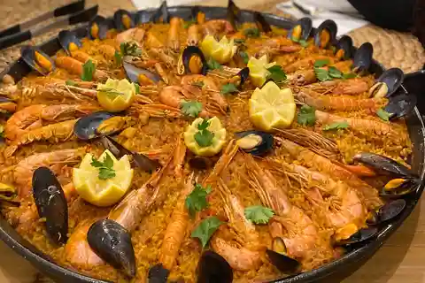 Barcelona: Seafood Paella Cooking Class & Boqueria market