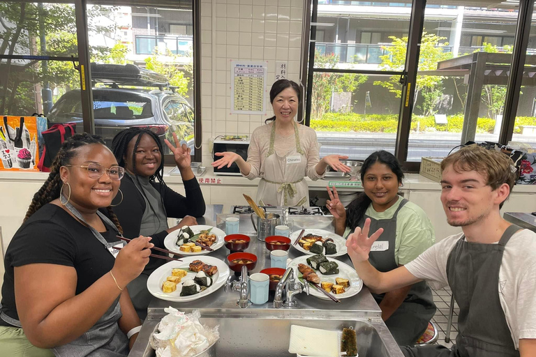 【Nagoya】Platos caseros japoneses ～Ichiju sansai～