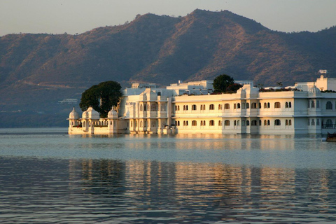 Historische Stadt am See in Rajasthan, Udaipur Tour (02 Tage)02 Tage, Udaipur Tour mit 05-Sterne-Hotel Unterkunft