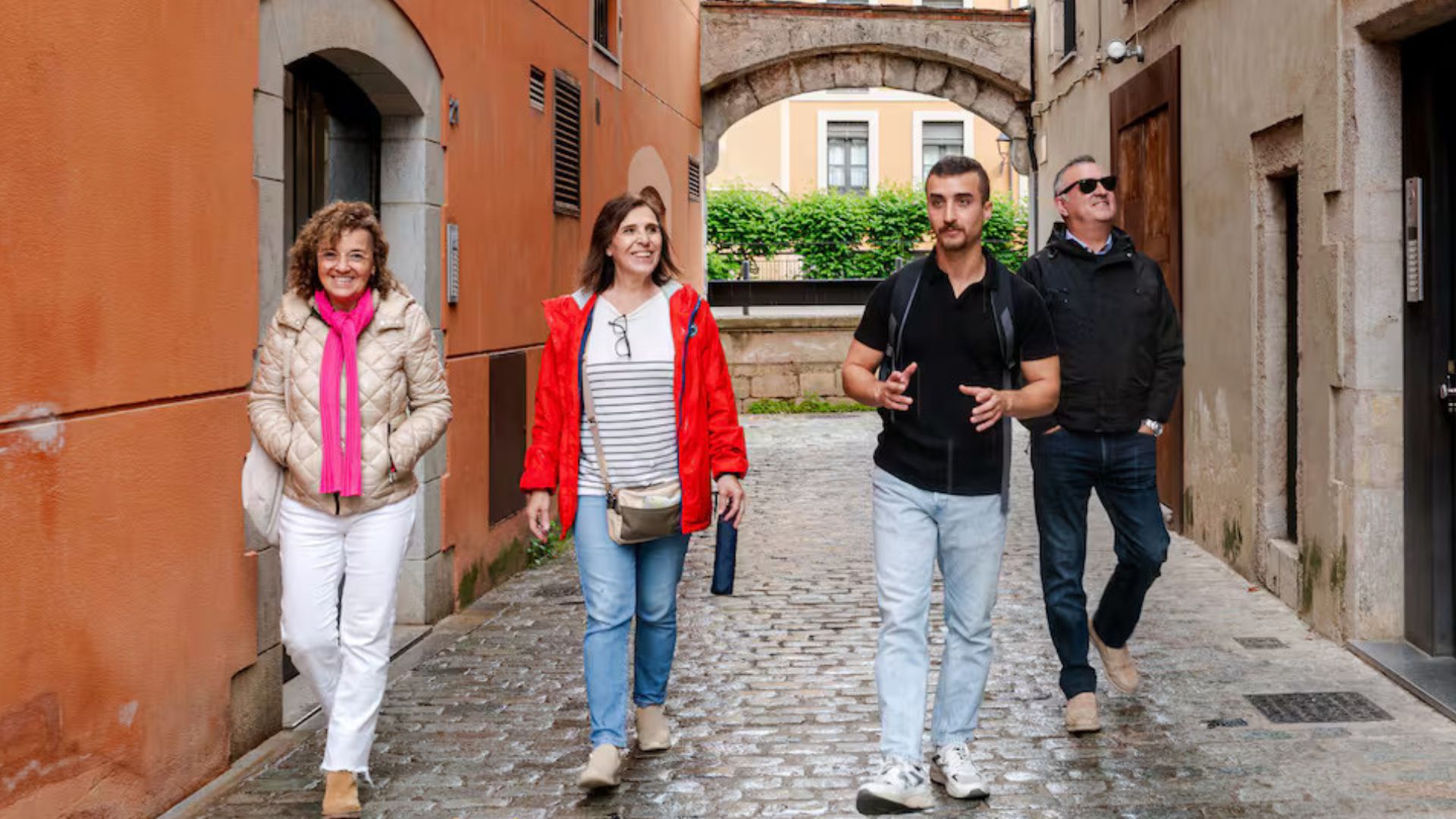 Girona: Sightseeing-Tour mit Geheimnissen, Geschichten und den Arabischen Bädern
