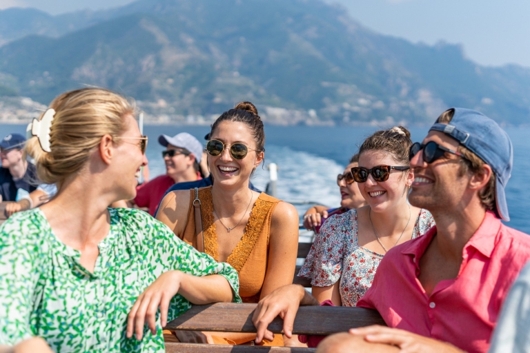 Desde Nápoles o Sorrento: excursión a la costa AmalfitanaSalida desde Sorrento: tour grupal en inglés