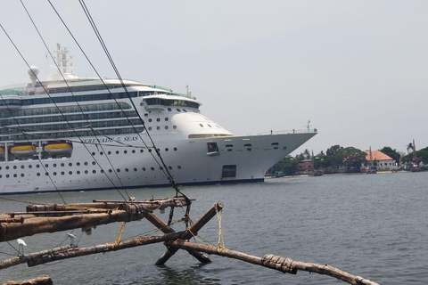 Passeio de Tuk-Tuk em Kochi com serviço de busca nos navios de cruzeiro