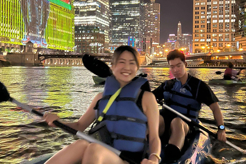 Chicago : excursion en paddle au clair de lune sur la rivière ChicagoChicago : excursion en paddleboard au clair de lune sur la rivière Chicago