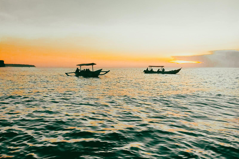 Bali : Croisière au coucher du soleil de Jimbaran à la falaise d&#039;UluwatuLieu de rendez-vous | Petit groupe